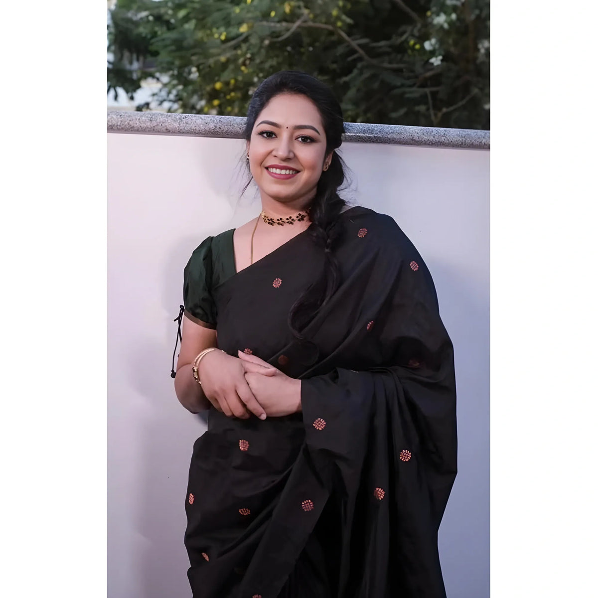 Women's Litchi silk Printed Saree With Unstitched Blouse (Black)