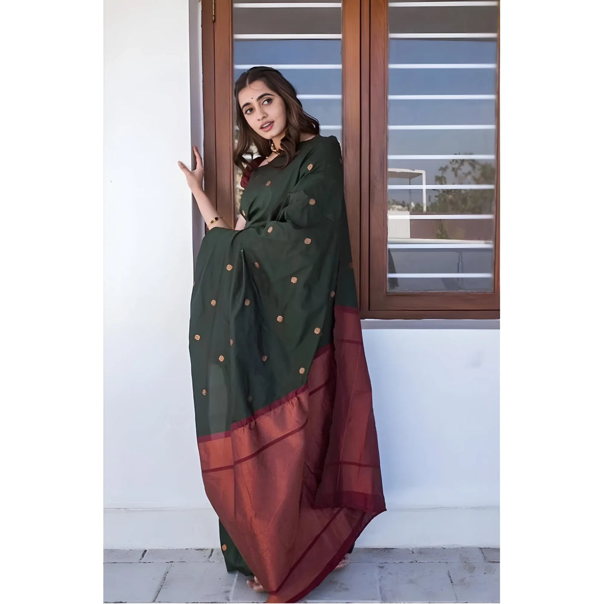Women's Litchi silk Printed Saree With Unstitched Blouse (Dark Green)