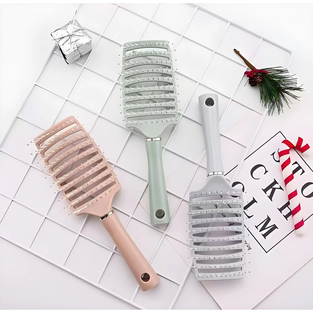 Plastic Detangling Hair Brush (Multicolor)